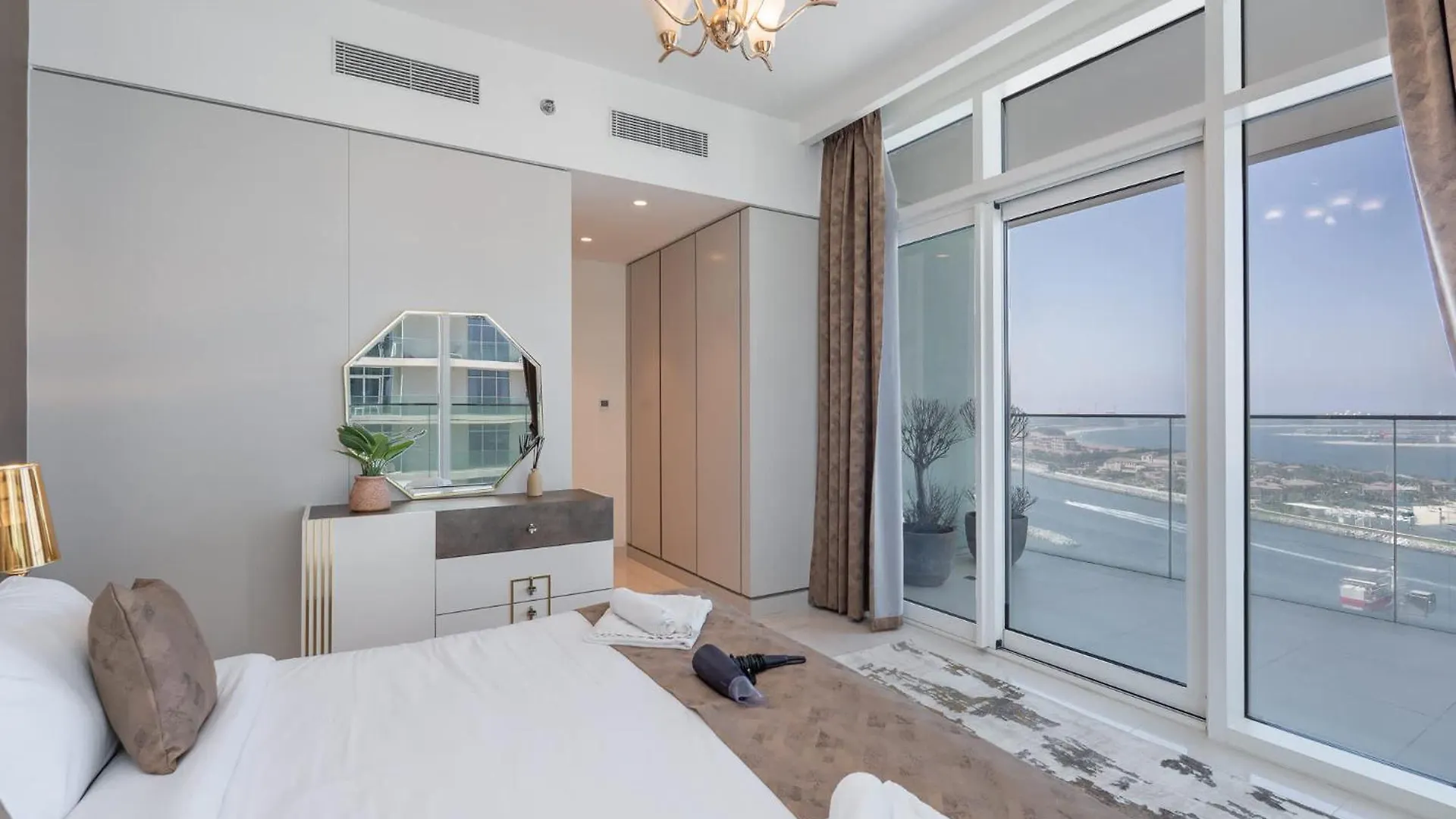 Apartment 2 Bedroom In Emaar Beachfront With Beautiful Views Dubai