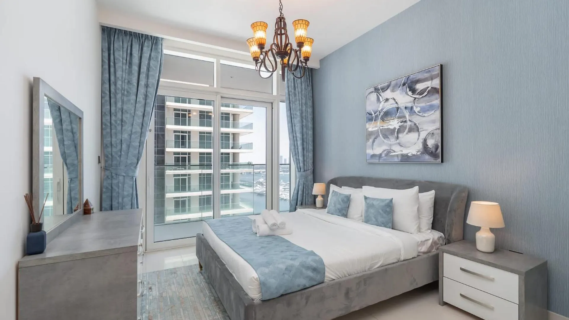 Apartment 2 Bedroom In Emaar Beachfront With Beautiful Views Dubai