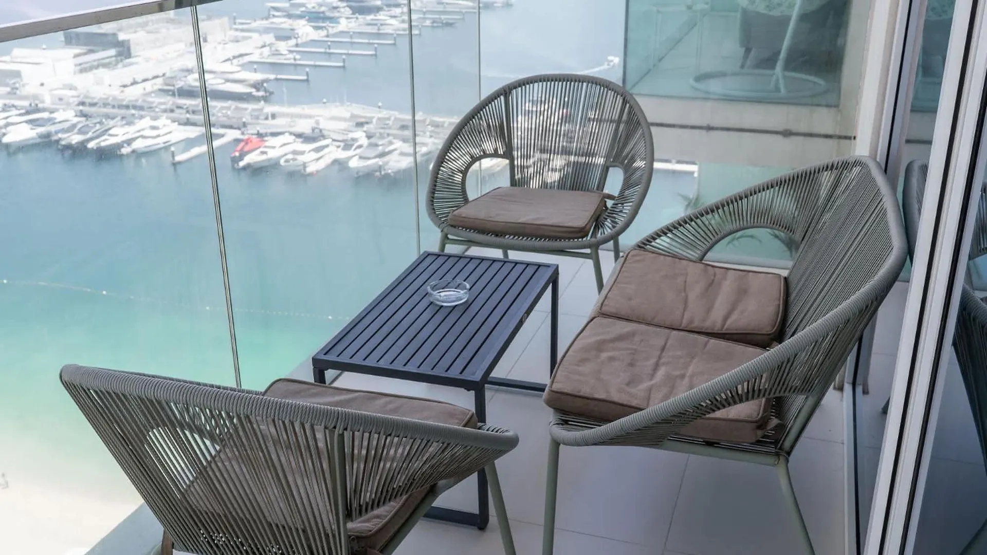Apartment 2 Bedroom In Emaar Beachfront With Beautiful Views Dubai
